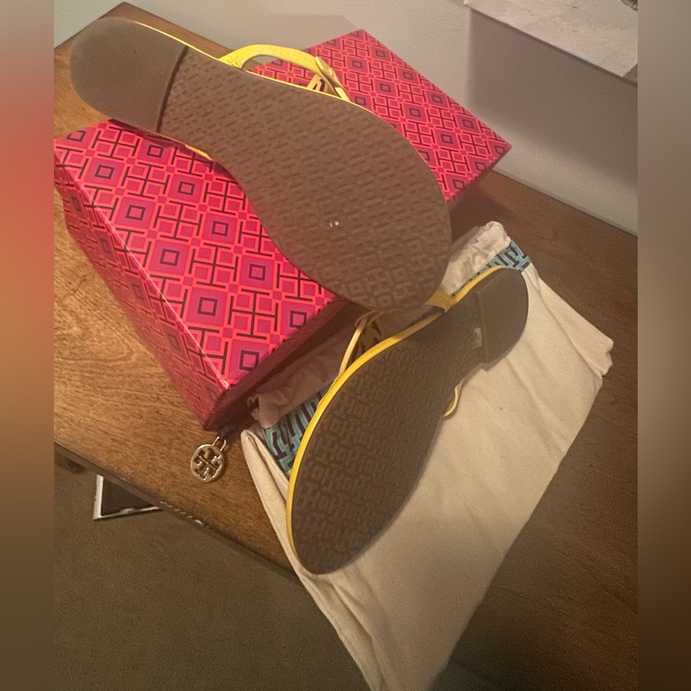 Tory Burch Yellow Leather Logo Thong Sandals - Picture 4 of 8